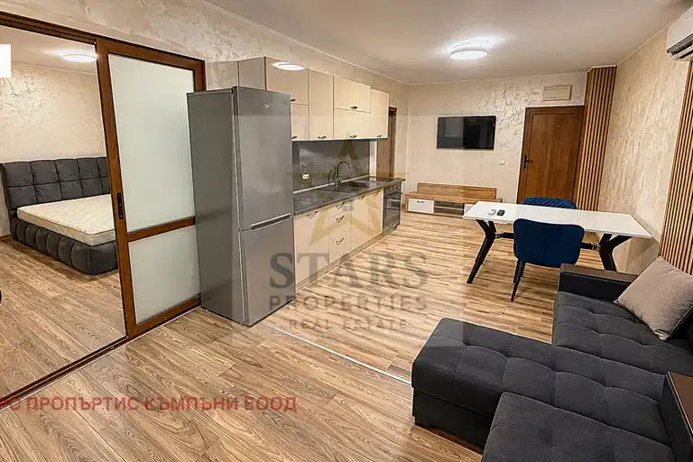 Three-room apartment with yard in Briz, Varna