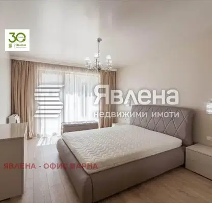 Снимка 3 — Просторен 4-стаен апартамент в Център, Варна с тераса