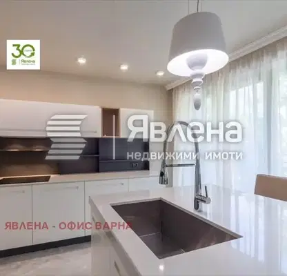 Снимка 5 — Просторен 4-стаен апартамент в Център, Варна с тераса