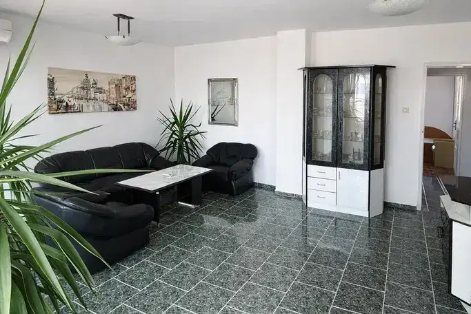 Четиристаен апартамент в Център, Варна, 5-ти етаж