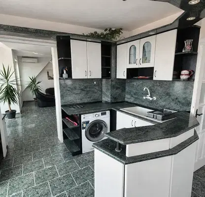 Photo 2 — Four-room apartment in Center, Varna, 5th floor