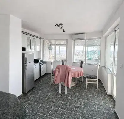 Photo 5 — Four-room apartment in Center, Varna, 5th floor