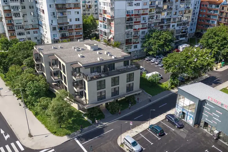 Three-room apartment in Tsveten kvartal, Varna with parking space