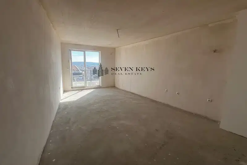 Spacious 3-room apartment in Kolhozen pazar, Varna with two terraces
