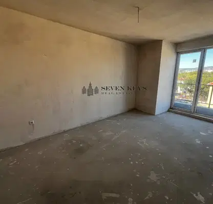 Photo 3 — Spacious 3-room apartment in Kolhozen pazar, Varna with two terraces