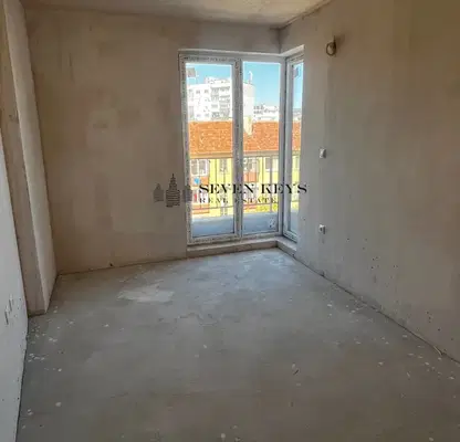 Photo 4 — Spacious 3-room apartment in Kolhozen pazar, Varna with two terraces