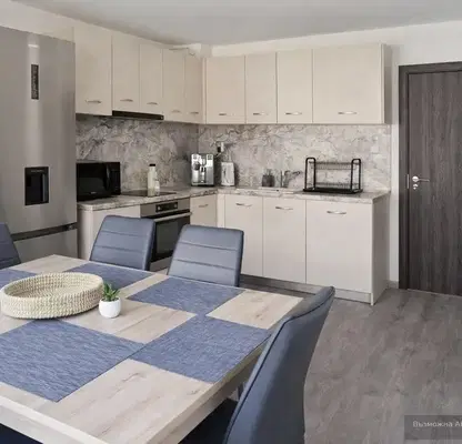 Photo 2 — Three-room apartment in Kolhozen pazar, Varna with elevator