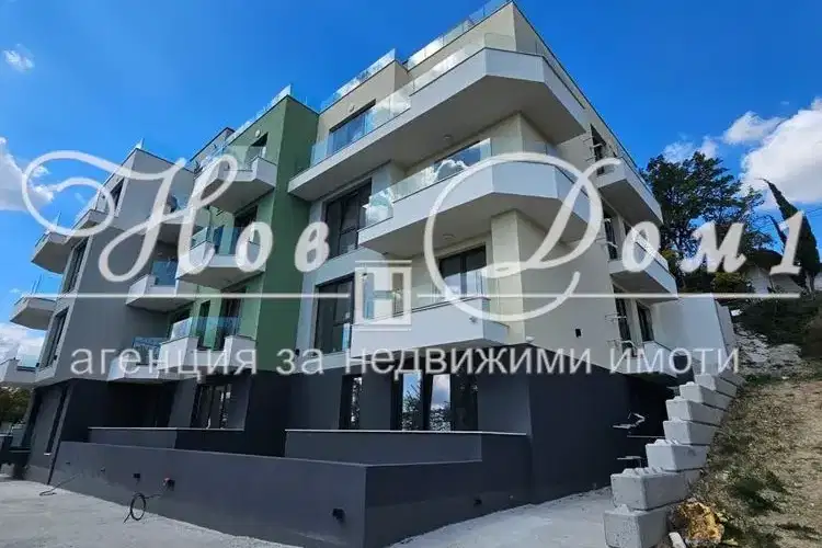 Тристаен апартамент с голяма тераса в Левски 2, Варна