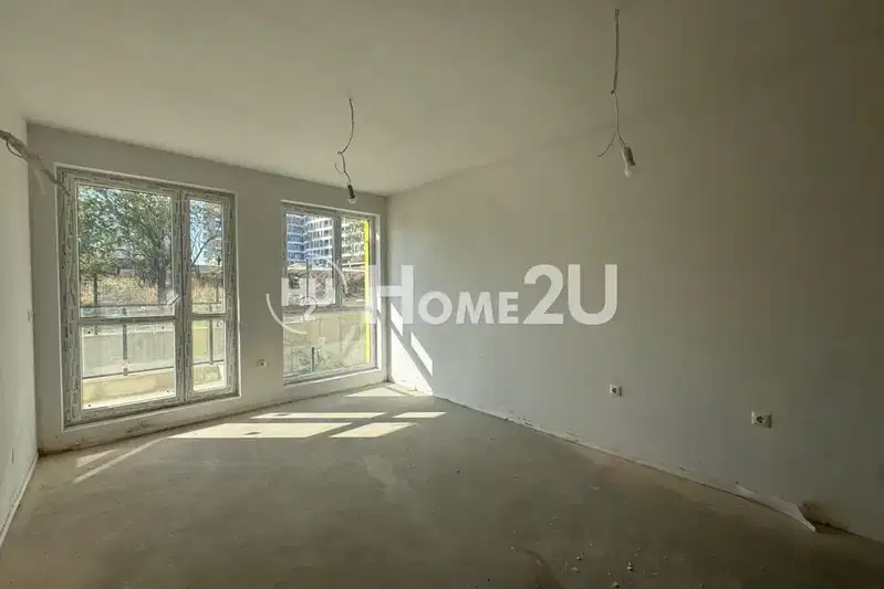 Three-room apartment 92 sq m in Vladislav Varnenchik with terrace