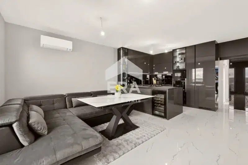 Three-room apartment with sea view in Vazrazhdane 1, Varna