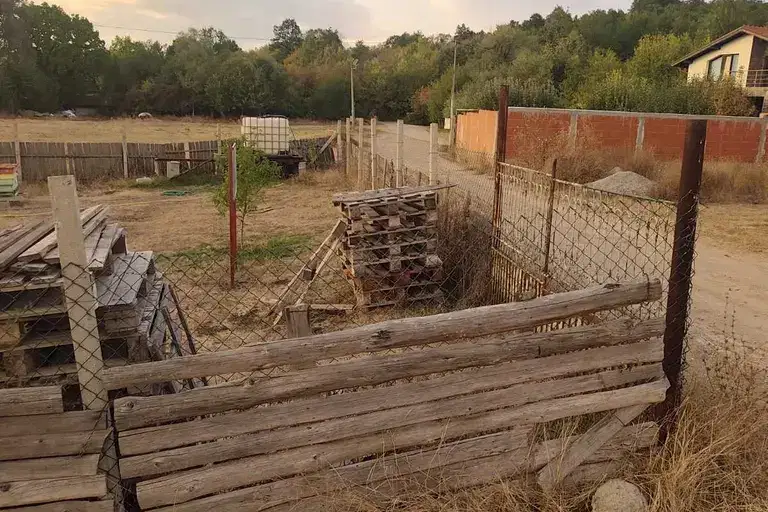 Plot in Pernik, Cyrkva