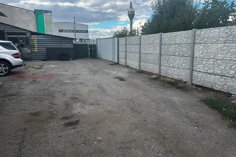 Промишлена сграда в София, Требич