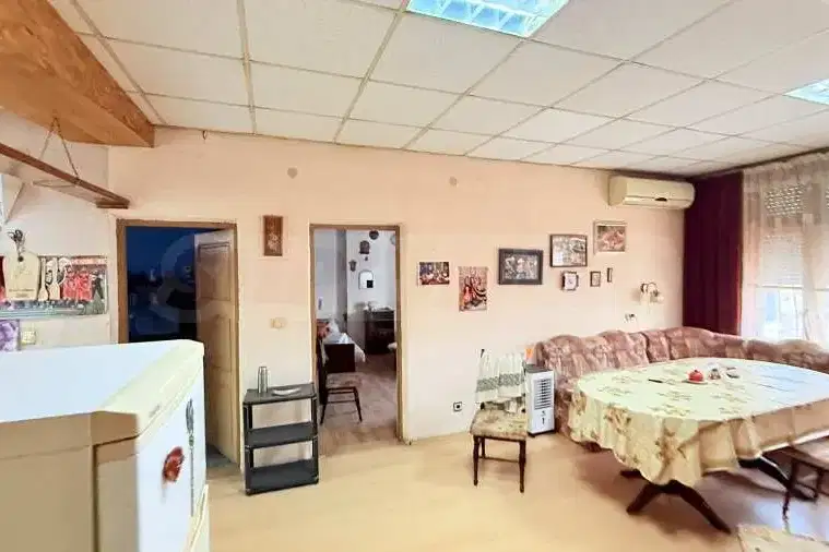 Spacious 4-room floor in a house with yard in Dryanovo