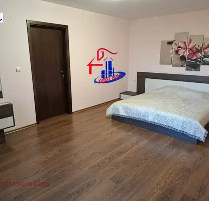 Снимка 3 — Етаж от къща с 3 стаи в 5-ти полк, Шумен