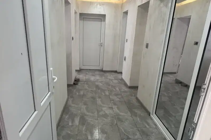 Floor of House in Vraca, Kemera - Hudojnik