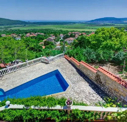 Photo 3 — Two-storey house with 3 bedrooms and pool in Balchik