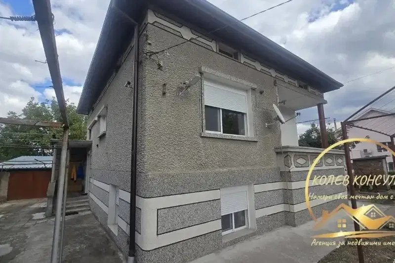 Two-storey house with shop and large yard in Dimitrovgrad