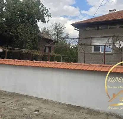 Снимка 4 — Двуетажна къща с магазин и голям двор в Димитровград