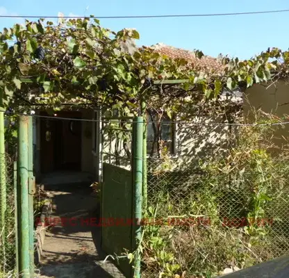 Photo 2 — Three-room house for renovation in Chervenata prast, Dobrich