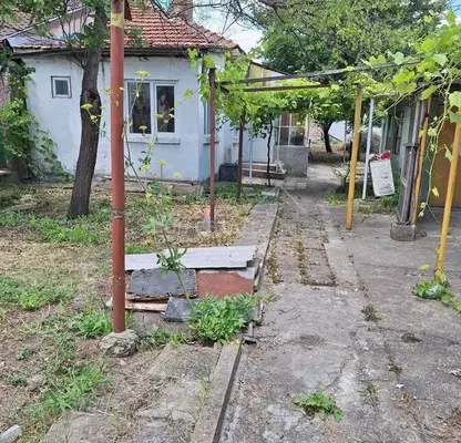 Photo 2 — 3-room house in ZHP Gara, Dobrich with garage and yard