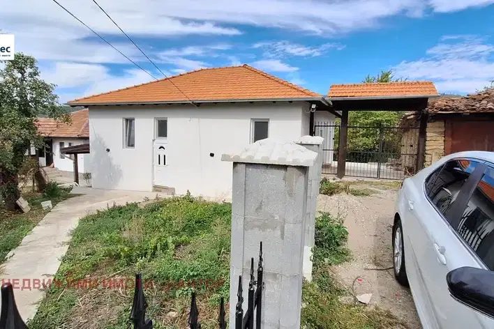 House with 3 bedrooms and large yard in Blaskovtsi village, Veliko Tarnovo region