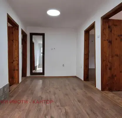 Photo 3 — House with 3 bedrooms and large yard in Blaskovtsi village, Veliko Tarnovo region