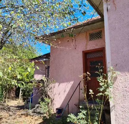 Photo 2 — House with 3 rooms and large yard in Etropole