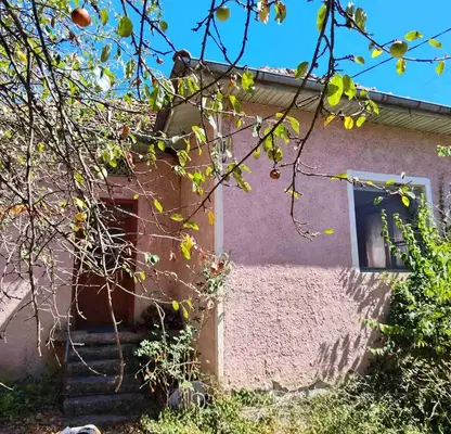 Photo 3 — House with 3 rooms and large yard in Etropole
