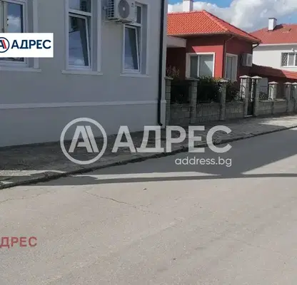 Снимка 2 — Къща с 3 стаи и голям двор в центъра на Каварна