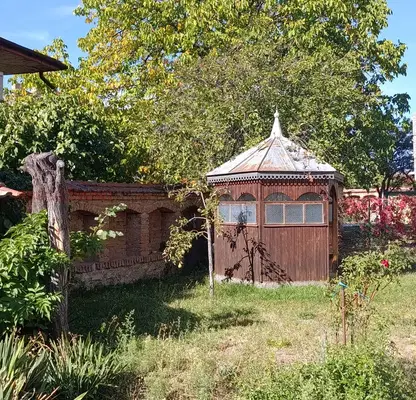 Снимка 2 — Двуетажна къща с 4 спални и двор в Панагюрище