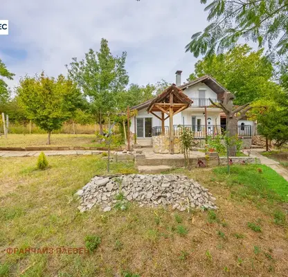 Photo 2 — Villa with 2 rooms in m-t Strazhata, Pleven with terrace and yard