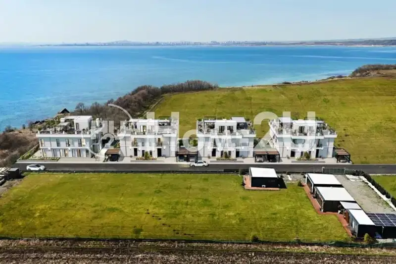 Urban house with 4 bedrooms and sea view in Pomorie
