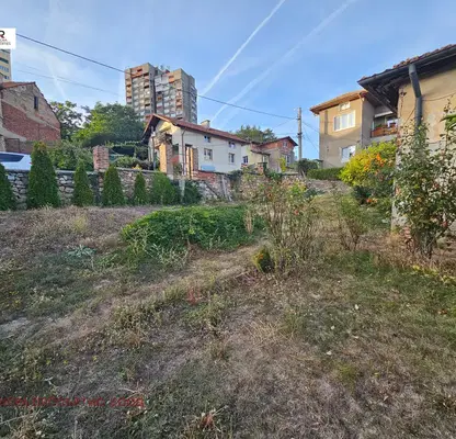 Photo 2 — House with yard in Radomir, Batenberg St, in need of renovation