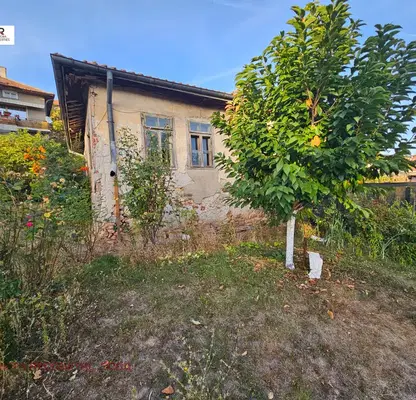 Photo 5 — House with yard in Radomir, Batenberg St, in need of renovation