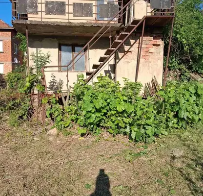 Снимка 4 — Масивна къща с двор в село Синьо бърдо, област Враца