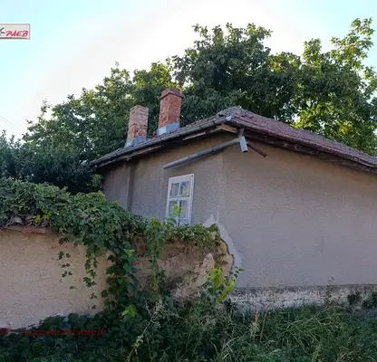 Снимка 5 — Къща с 6 стаи в с. Червена вода, обл. Русе с голям двор