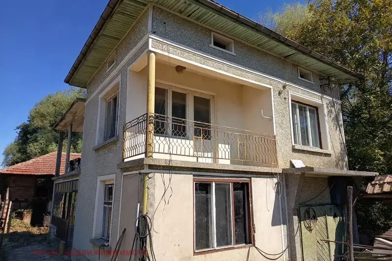 House with 4 rooms and garage in Draganovtsi village, Gabrovo region
