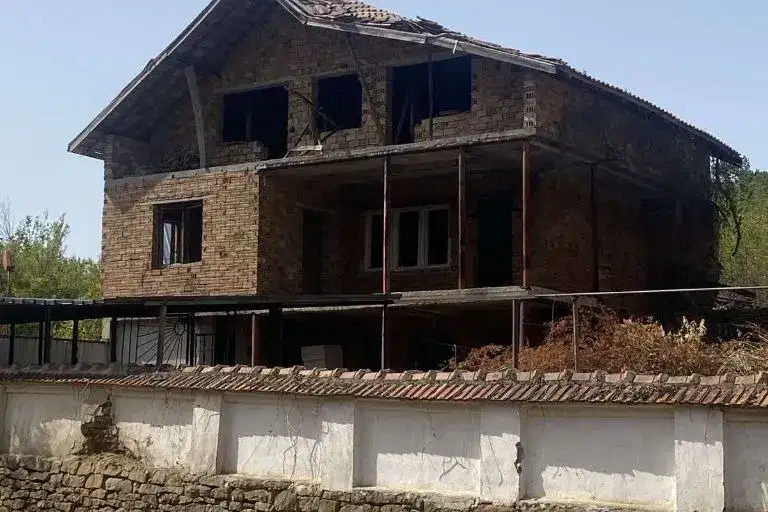 Two houses with large yard in selo Elov dol, Sofia region