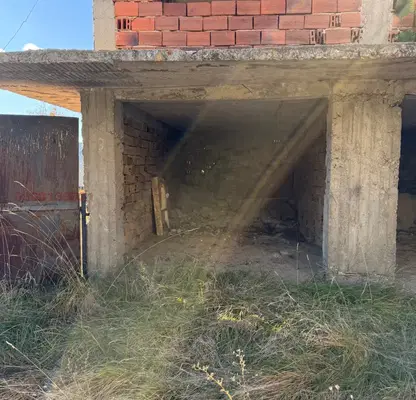Снимка 4 — Триетажна къща с 3 гаража в с. Горни Окол с панорамна гледка