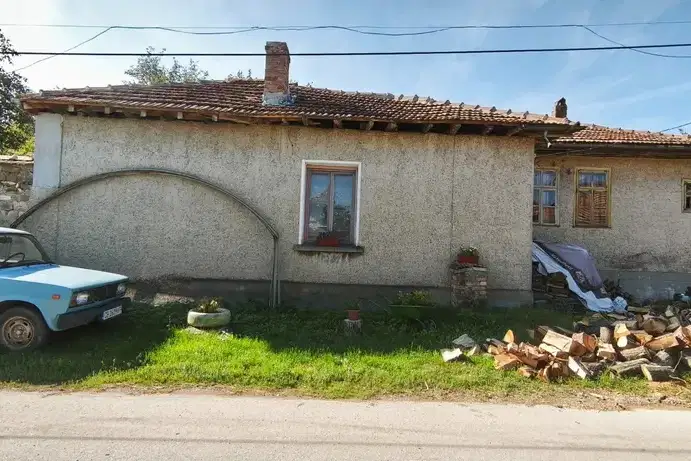 5-room house in Gorski Goren Trambesh village, 1000 sq m yard