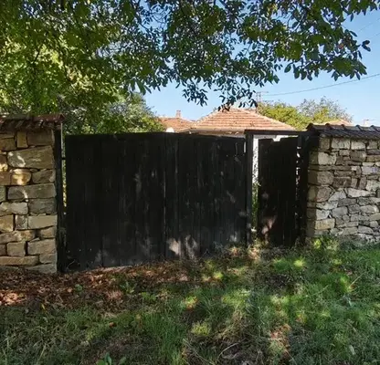 Снимка 3 — Къща с 5 стаи в с. Горски горен Тръмбеш, двор 1000 кв.м.