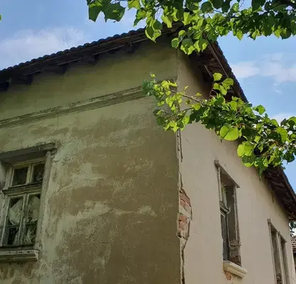 Photo 2 — House with yard and additional building in Ivanovtsi village, Vidin
