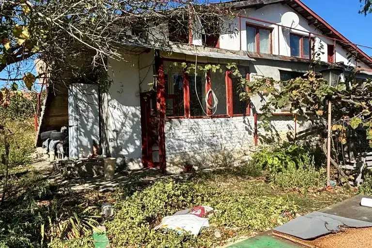 Two-storey house with yard in Izgrev village, Varna region