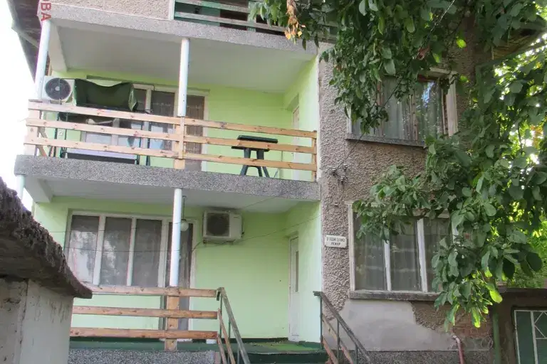 Къща с 4 стаи и голям двор в с. Капитановци, обл. Видин