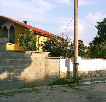 Снимка 5 — Къща с 3 стаи и голям двор в с. Катуница, обл. Пловдив