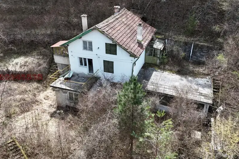 House with 6 rooms and yard in Lukovo village, Sofia region
