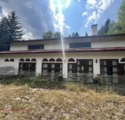 Снимка 2 — Къща с две вили и бунгала в с. Пастра, област Кюстендил