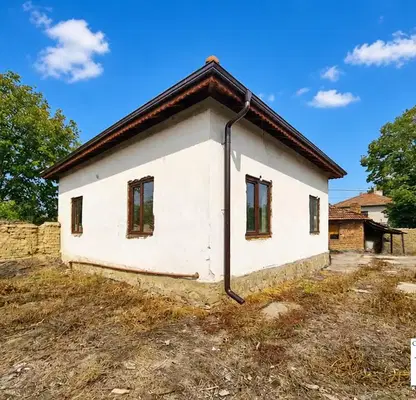 Photo 2 — One-story house with yard in Resen village, Veliko Tarnovo region