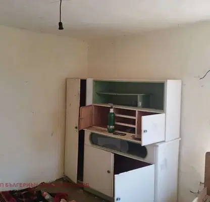 Снимка 4 — Двуетажна къща с голям двор в с. Шарково, област Ямбол
