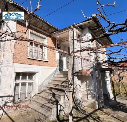 Снимка 3 — Двуетажна къща с двор в с. Стрелци, област Пловдив